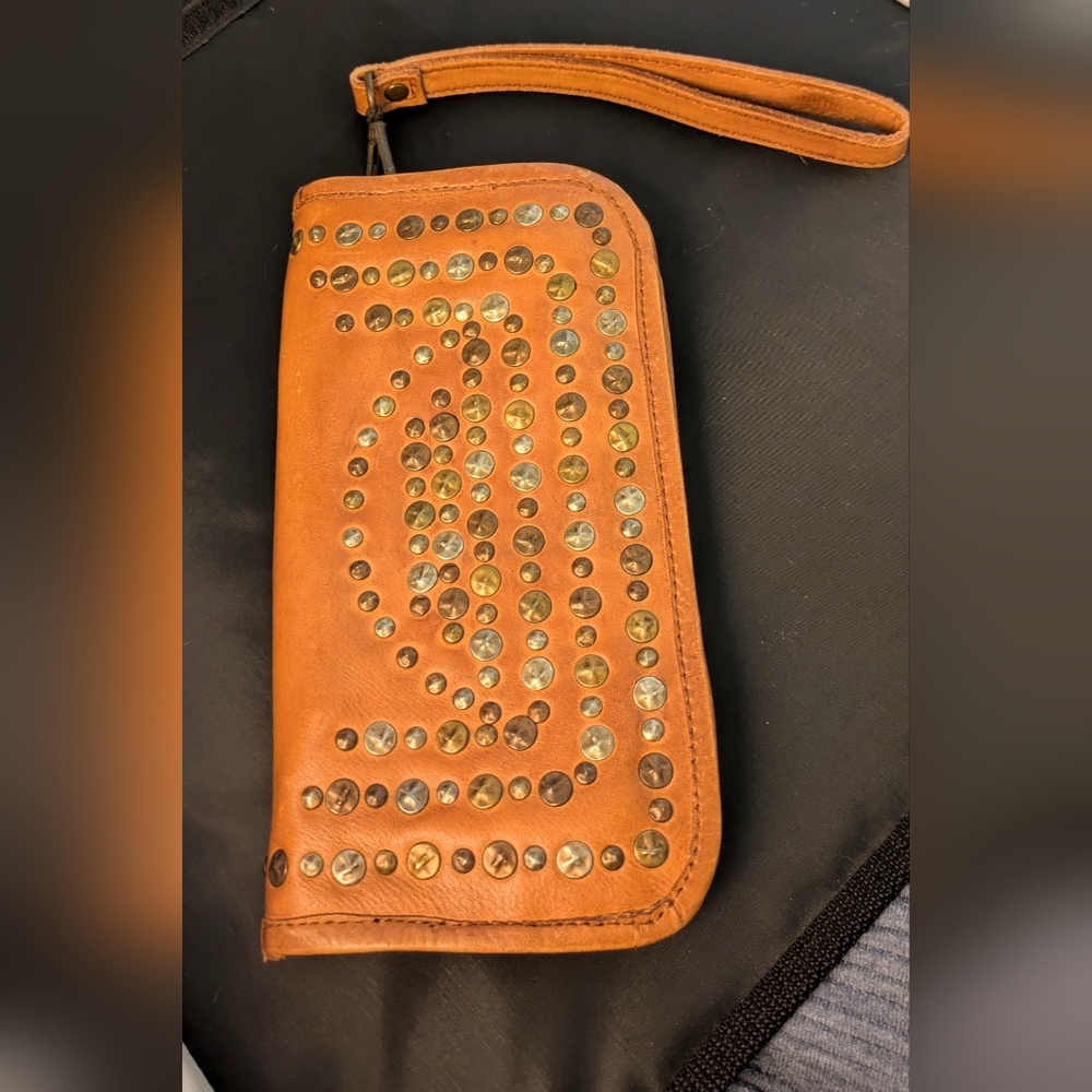 Very elegant and functional Viola Castellani brown studded leather zip around